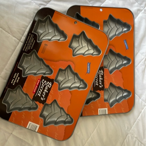 NWT VTG Baker’s Secret Non-Stick Mini Christmas Tree Pan, Bakes 6 Trees at Once - Picture 2 of 6